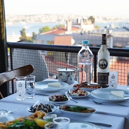 Beşiktaşta Bir Meyhane