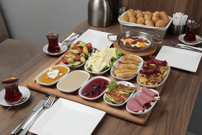 Hocaoğlu Cafe Restoran Börek (Özel Gün Pastaları)