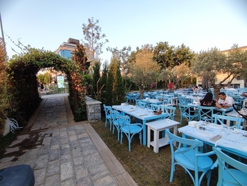 Kuşadası Mavi Ada Restoran