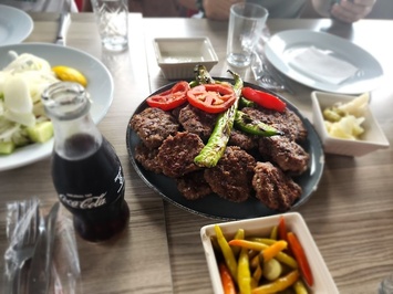 ÖZER USTA ET KÖFTE BALIK