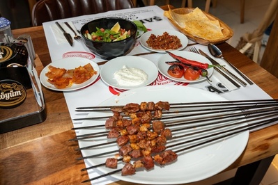 Şark sofrası ciğer&kebap salonu