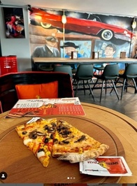 Speedy's Pizza Cafe Restoran